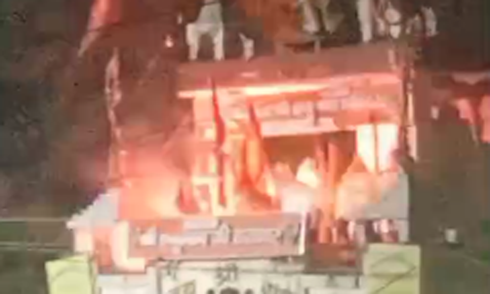 किदवई नगर स्थित हनुमान मंदिर के ऊपरी हिस्से में लगी आग, समय रहते पा लिया काबू