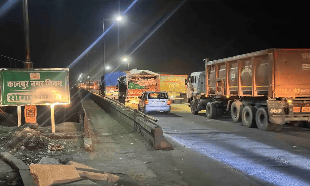कानपुर-लखनऊ हाईवे पर 5 किमी लंबा जाम, वजह 3 दिन का डायवर्जन, रेंगकर चल रहीं थी गाड़ियां