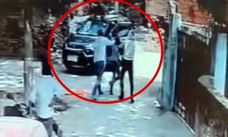 घाटमपुर विधायक के PRO को दबंगों ने पीटा, कार पर पत्थर मारे; MLA सरोज कुरील बोलीं- निष्पक्ष जांच हो