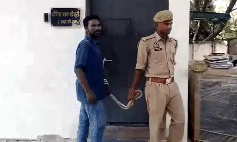 ट्रांसपोर्टर की पत्नी का मंगलसूत्र लूटने वाला दबोचा गया, CCTV में बाइक नंबर आने से पकड़ा गया