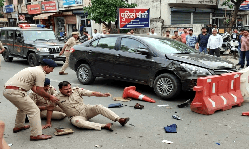 मेरठ में कार सवार का कहर: चेकिंग के लिए खड़ी पुलिस टीम पर चढ़ाई गाड़ी, सात घायल