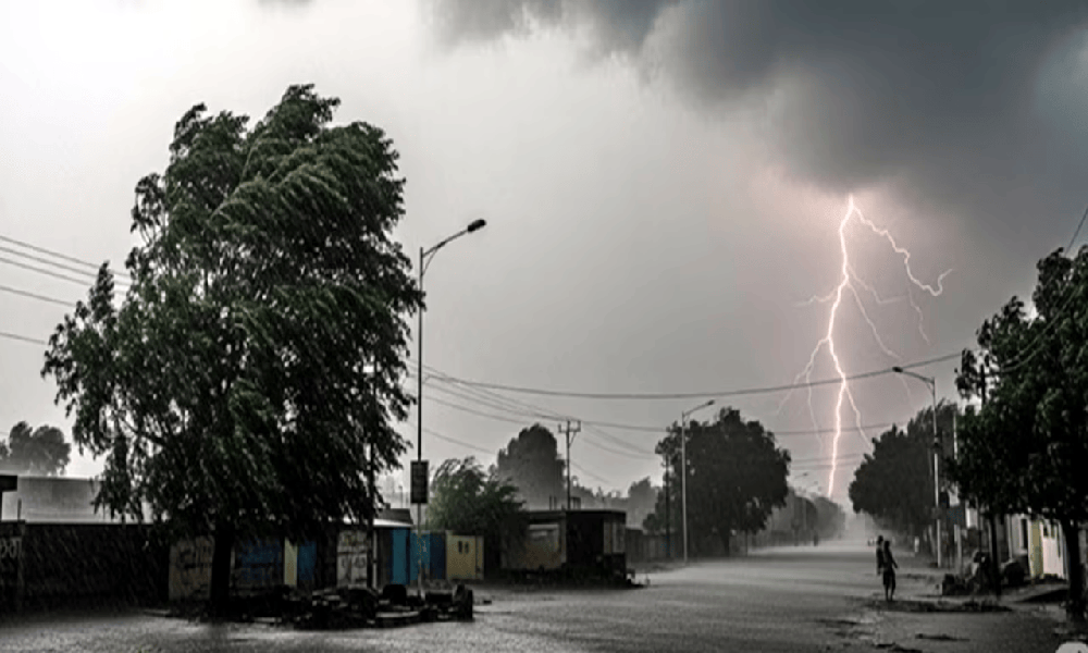 यूपी में मानसून महराजगंज बॉर्डर पर अटका, आने में लग सकता अभी एक हफ्ता