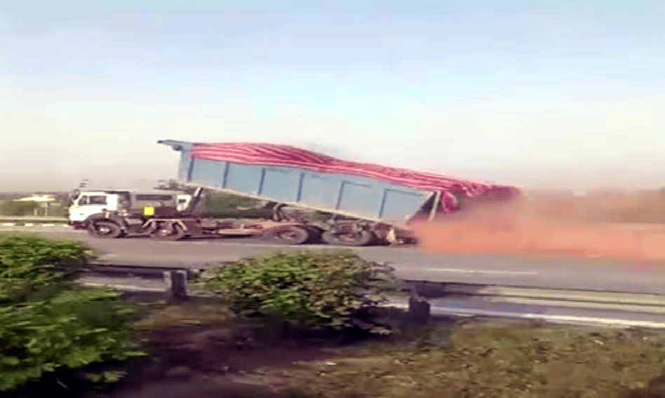 Video:RTO चेकिंग से बचने के लिए रॉन्ग साइड दौड़ा दिया डंपर, हाईवे पर पत्थर गिराता हुआ फरार