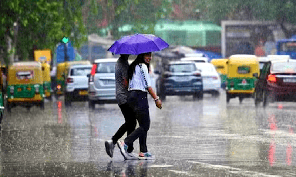 नोएडा में झमाझम बारिश, भीषण गर्मी से मिली राहत; जानें मानसून कब देगा दस्तक?