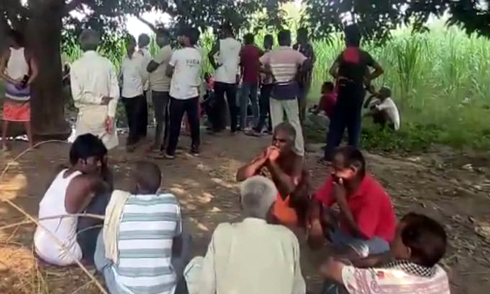 सीतापुर में एक ही फंदे से लटके मिले प्रेमी-प्रेमिका के शव, सिंदूर से भरी थी युवती की मांग